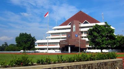 10 Universitas Terbaik Favorit Di Indonesia 10 Universitas Terbaik Favorit Di Indonesia