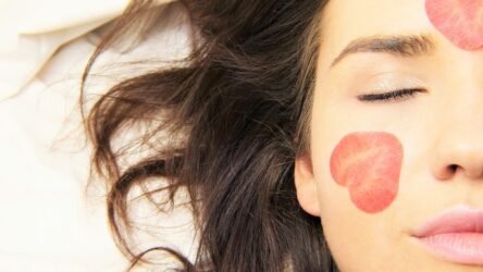 Cara Mengatasi dan Mengurangi Jerawat Dengan Masker Alami